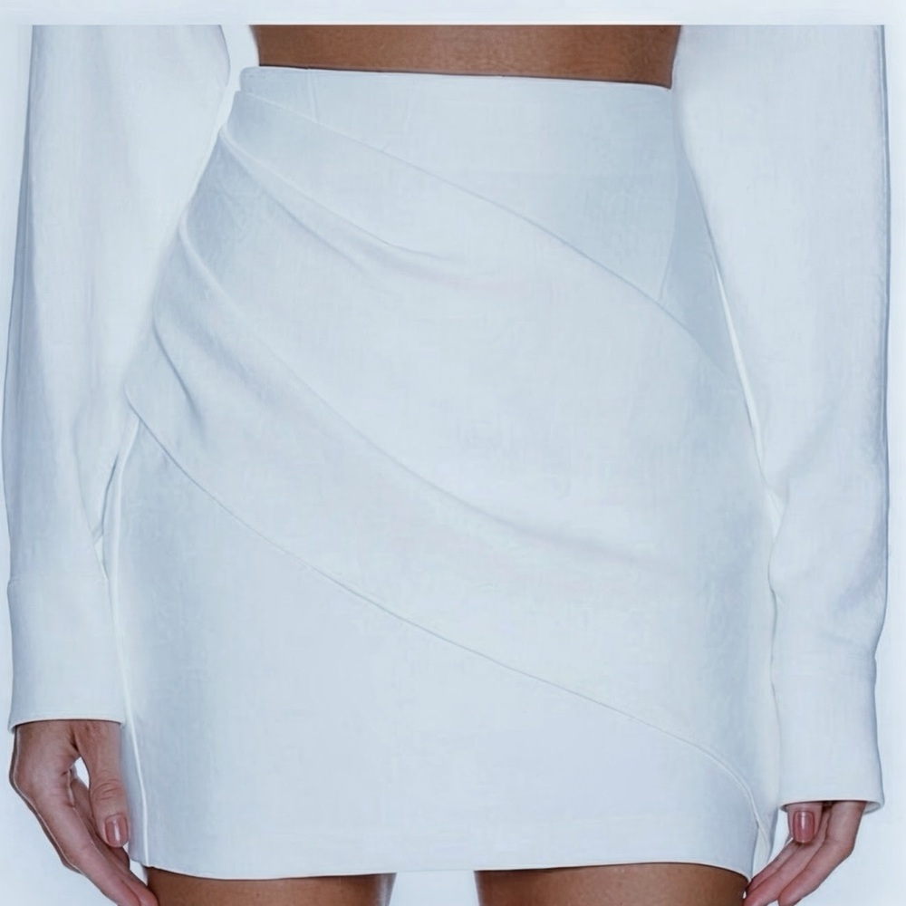 RtA Cheyenne White Asymmetric Draped Mini Skirt Size 6 Excellent condition. 💋